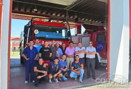 El responsable del CPEI conoce las instalaciones y plantillas de los parques de bomberos de Azuaga y Llerena 